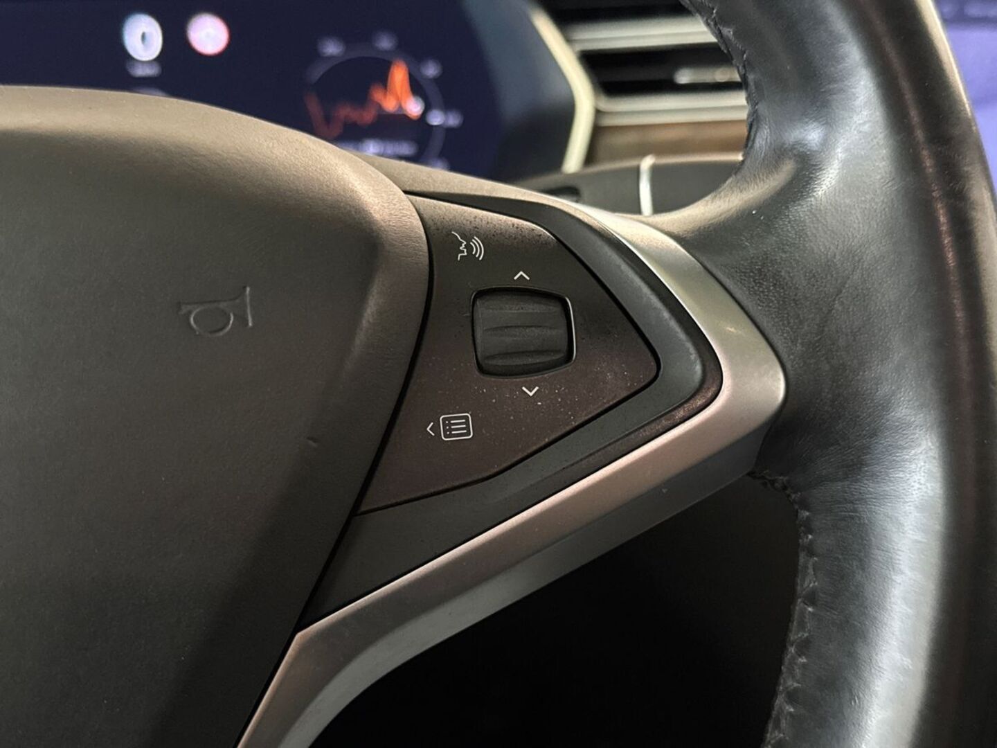 TESLA Model X 19