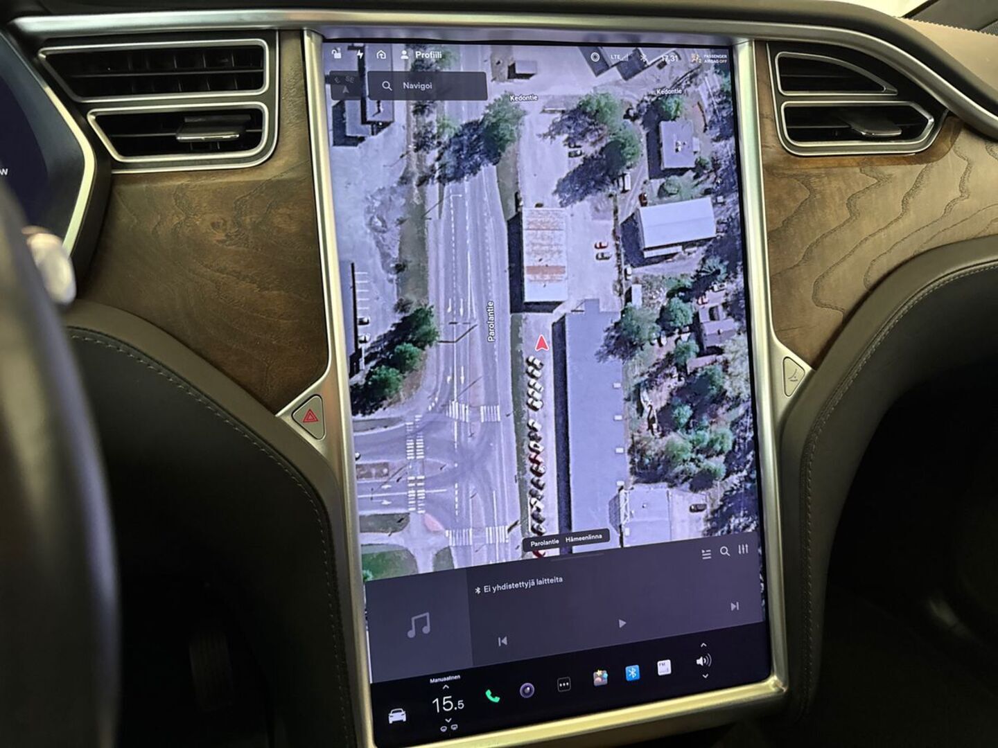 TESLA Model X 22