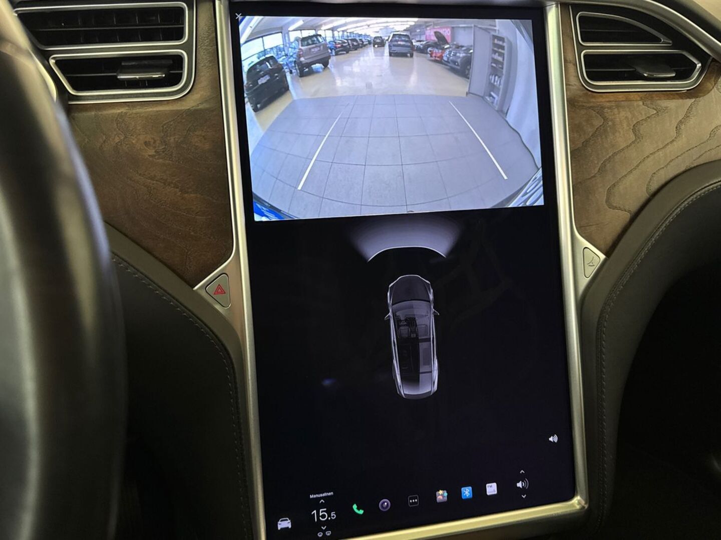TESLA Model X 24