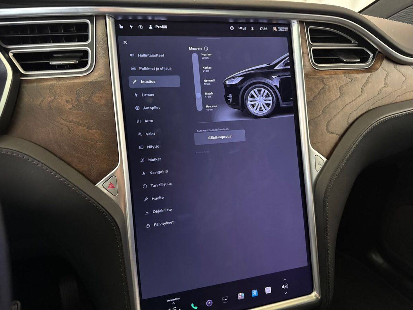 TESLA Model X 25