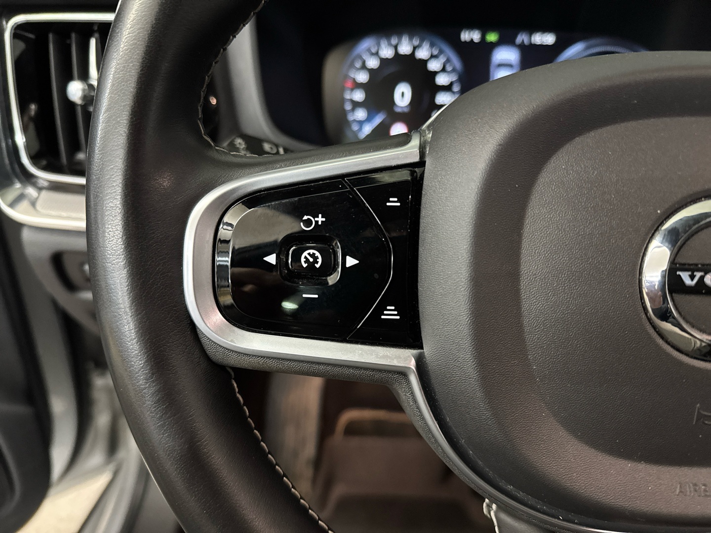 VOLVO V60 2020