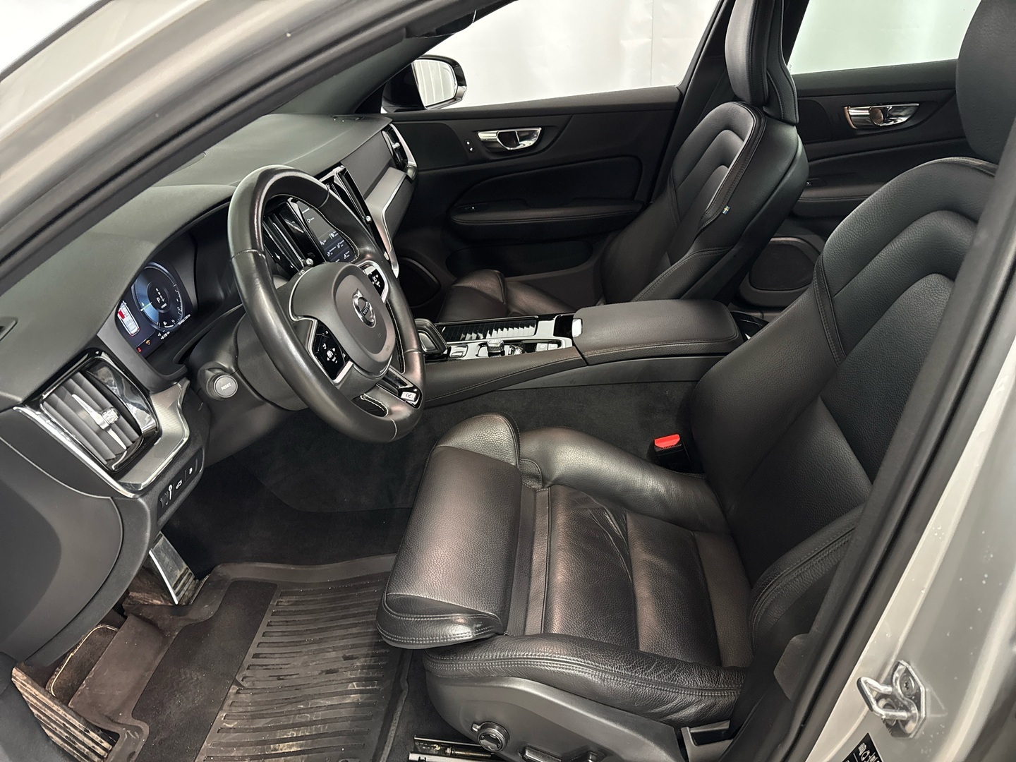 VOLVO V60 2020