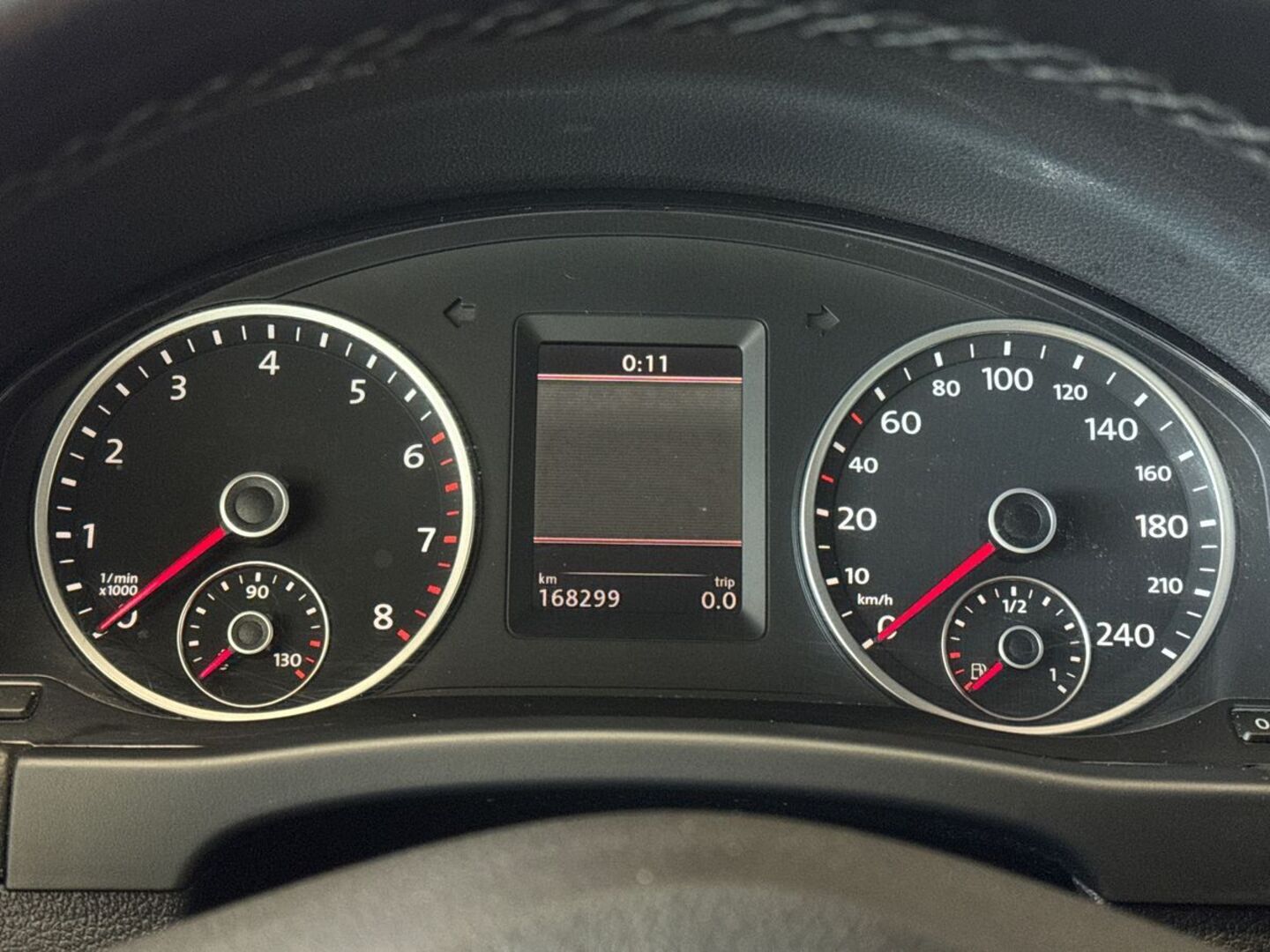 VOLKSWAGEN Tiguan 12