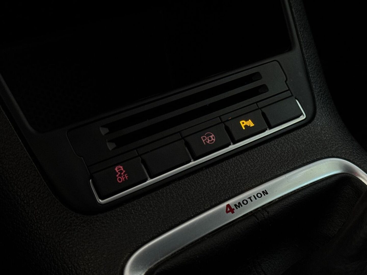 VOLKSWAGEN Tiguan 16