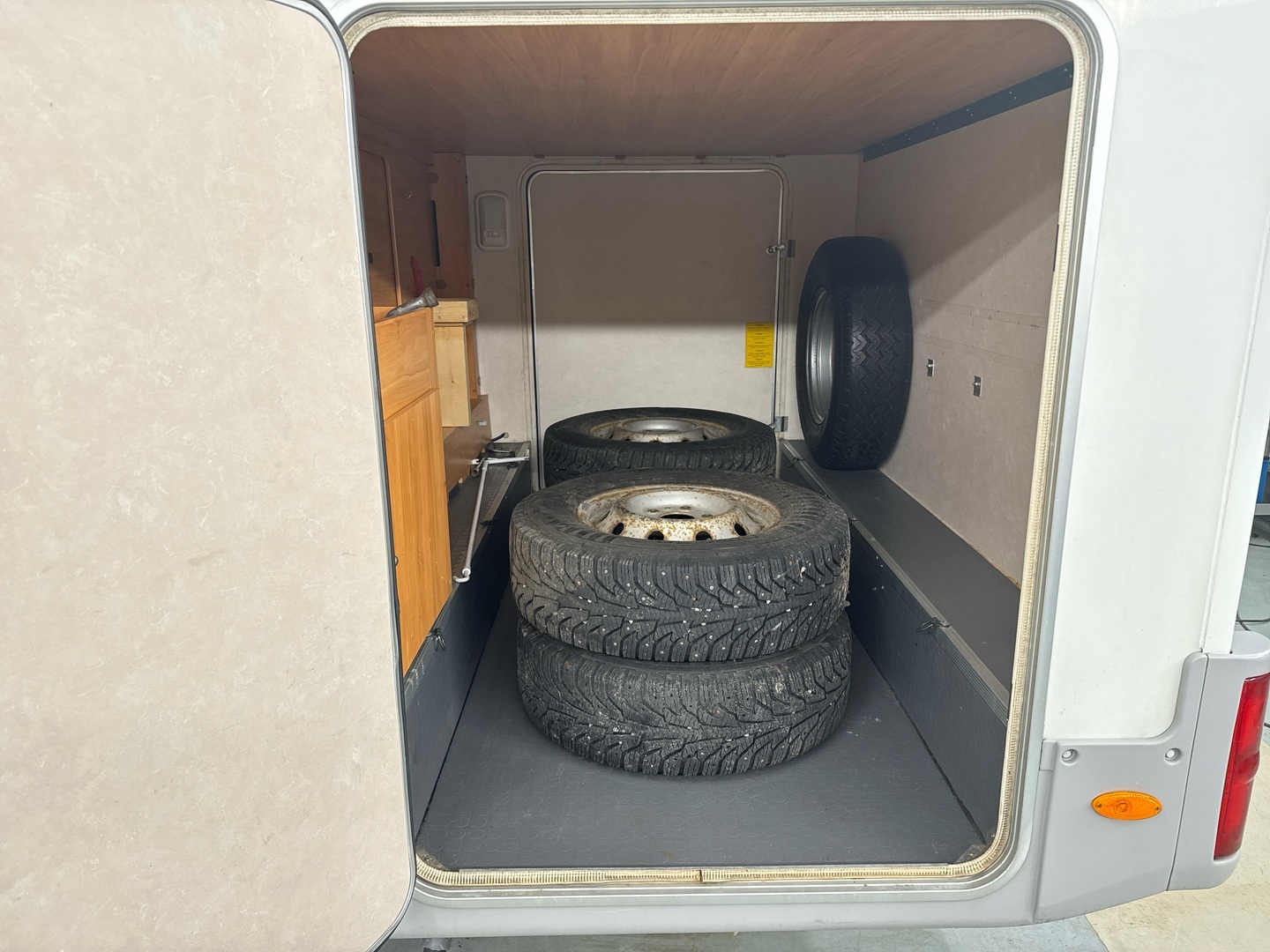 ADRIA Coral 660 DP 2004