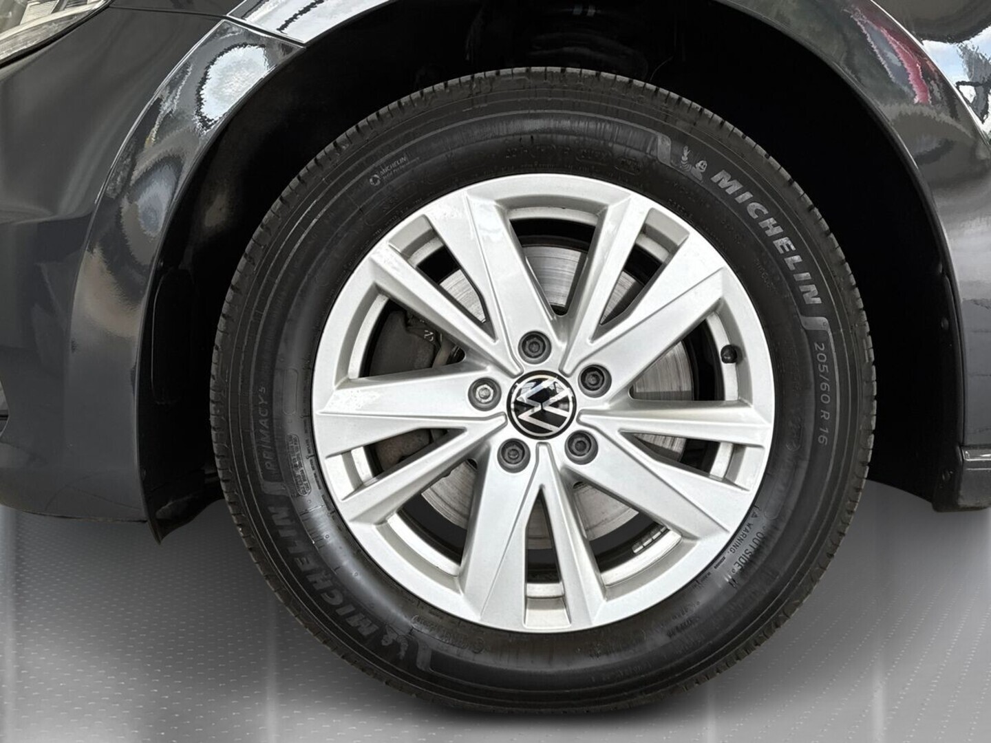 VOLKSWAGEN Touran 13