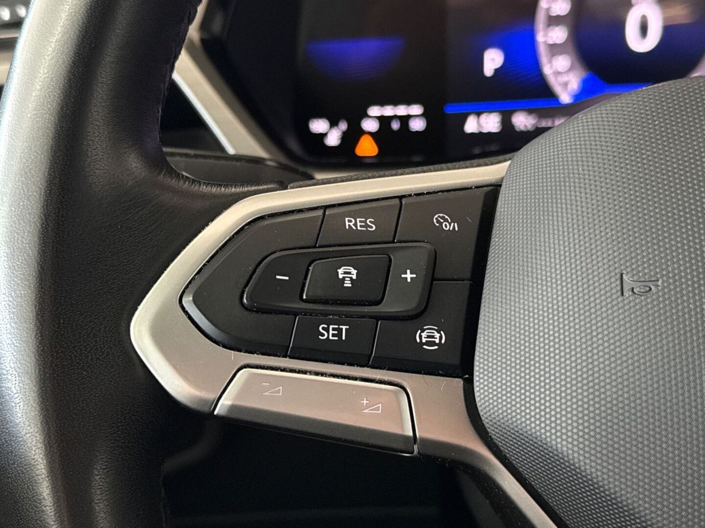 VOLKSWAGEN Touran 18