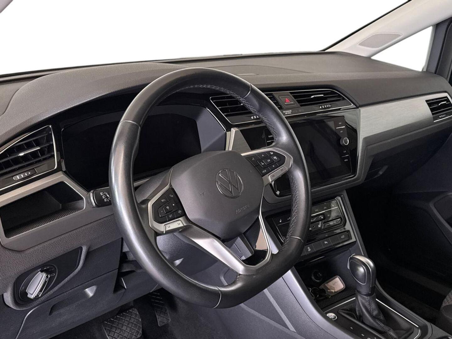 VOLKSWAGEN Touran 7
