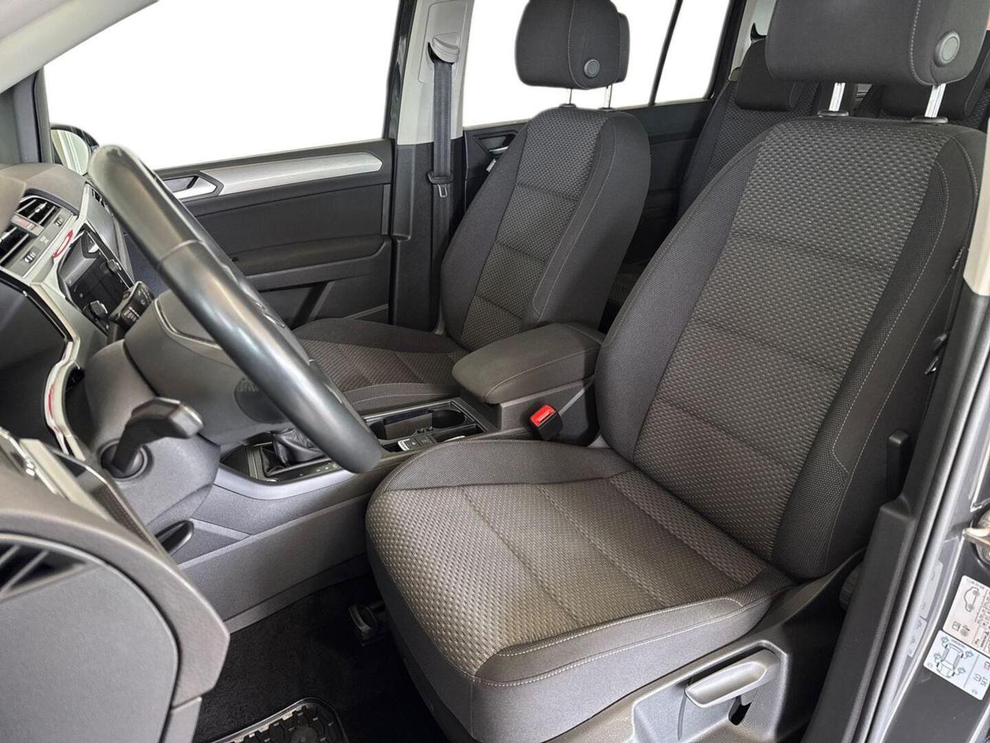 VOLKSWAGEN Touran 9