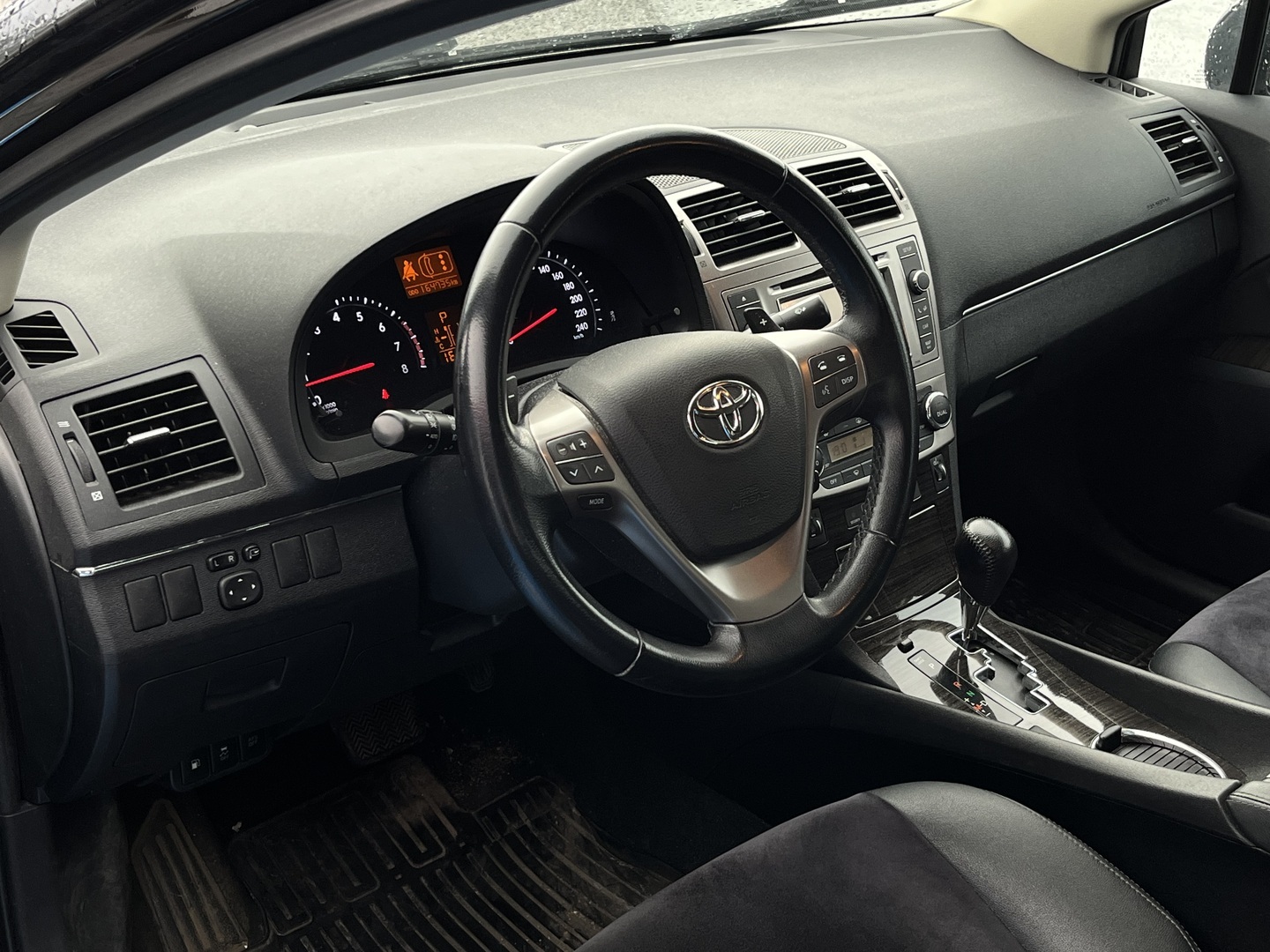 TOYOTA Avensis 5