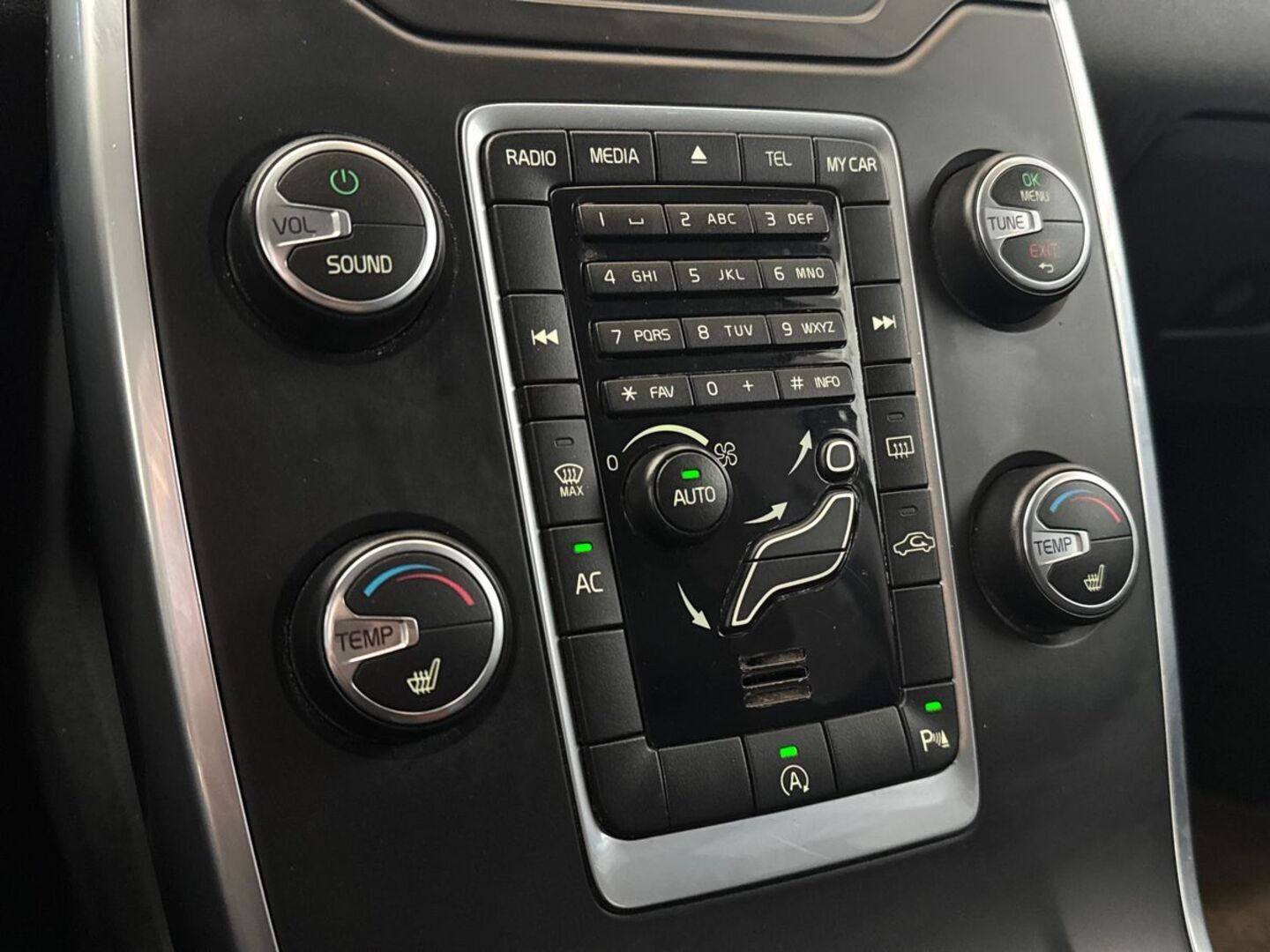 VOLVO V70 2013