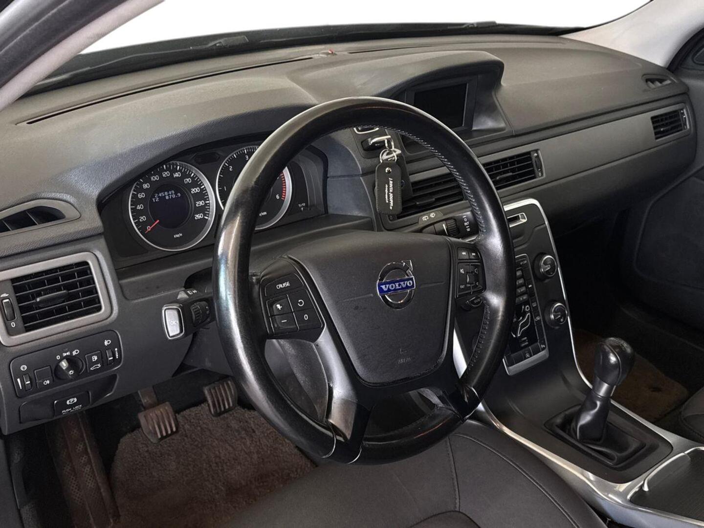 VOLVO V70 2013