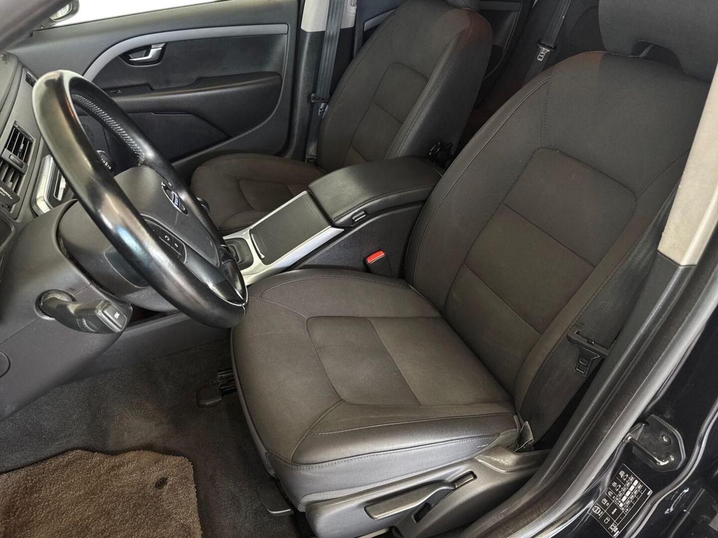 VOLVO V70 2013