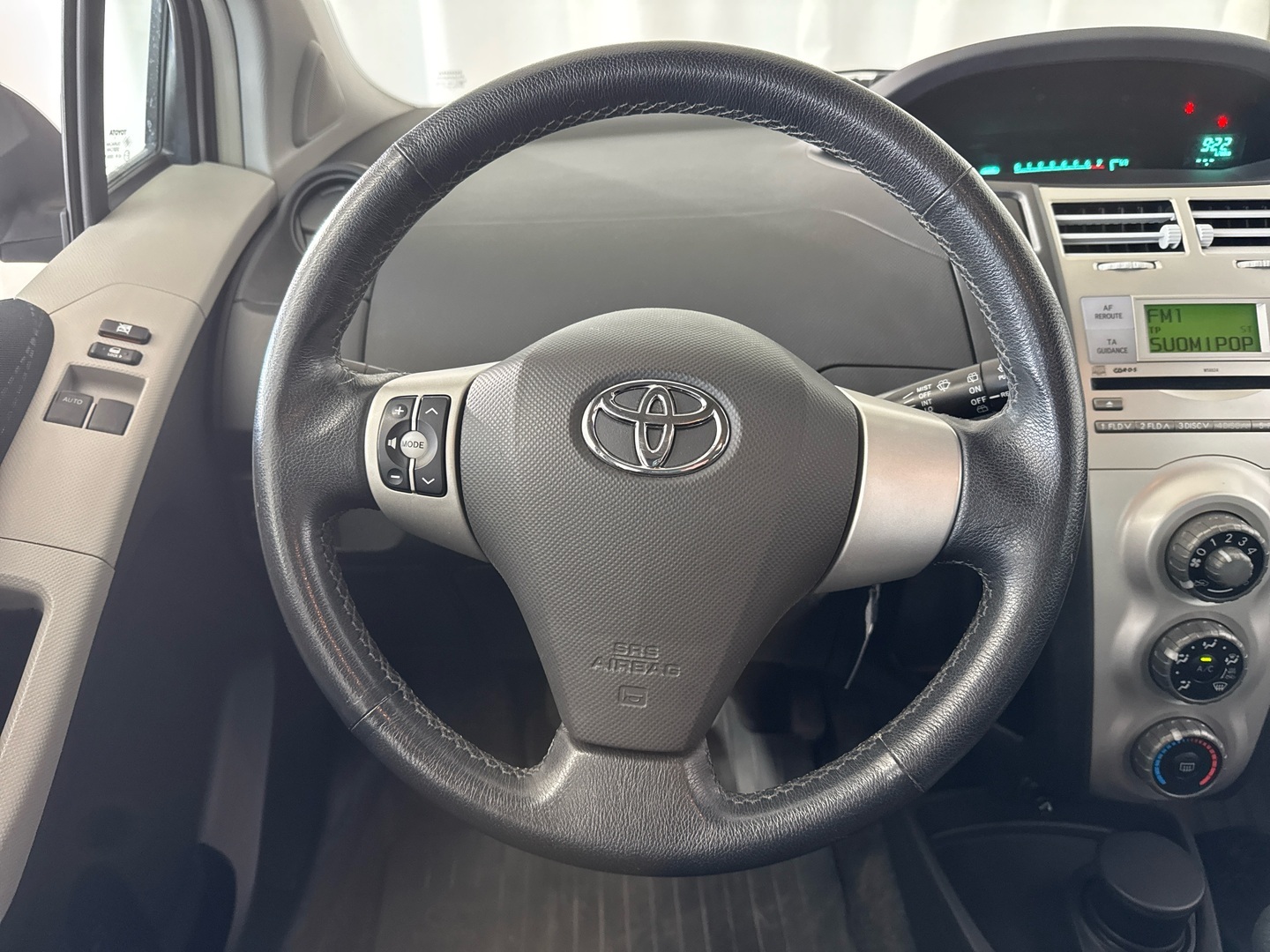 TOYOTA Yaris 2006