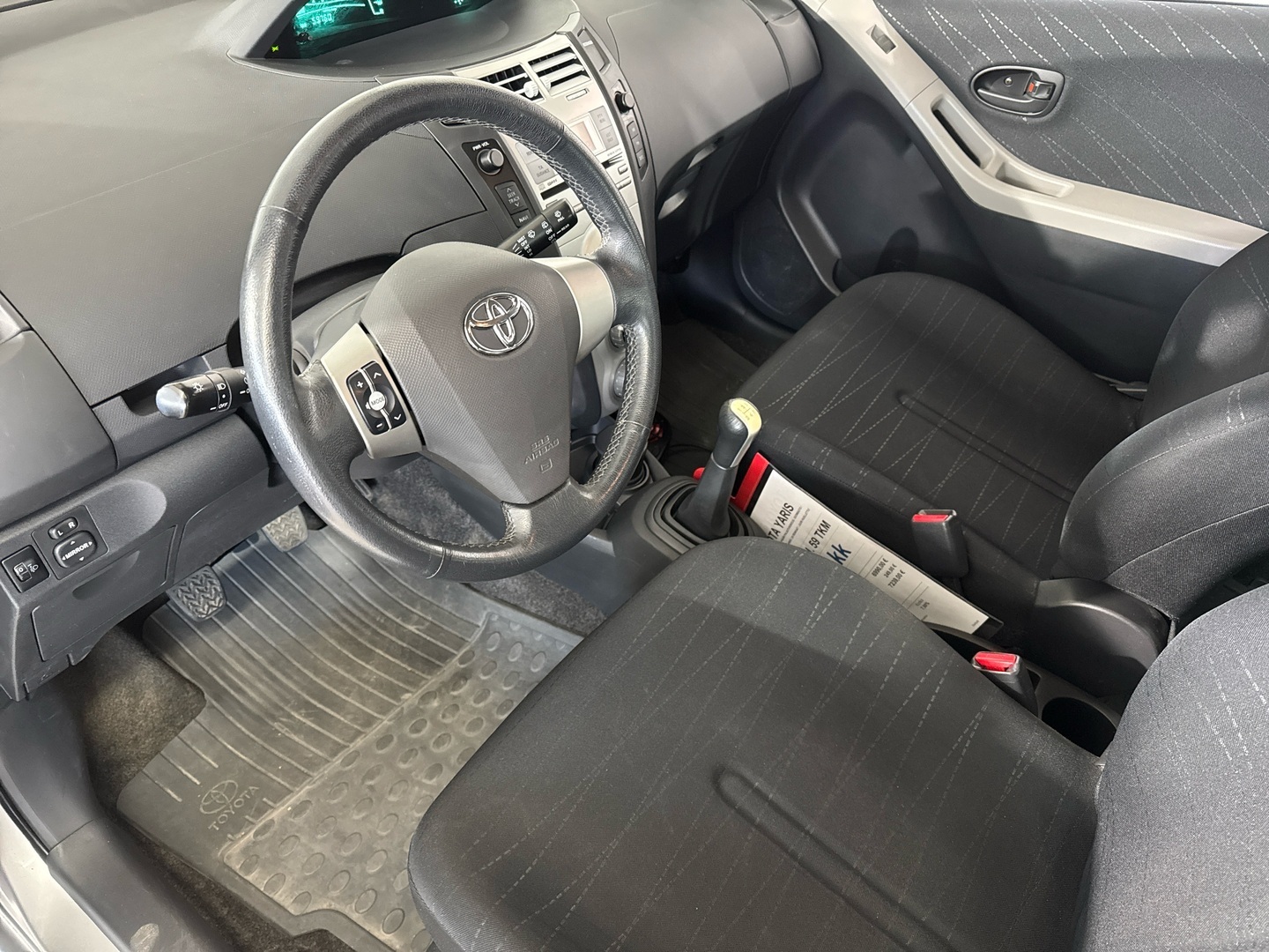 TOYOTA Yaris 2006