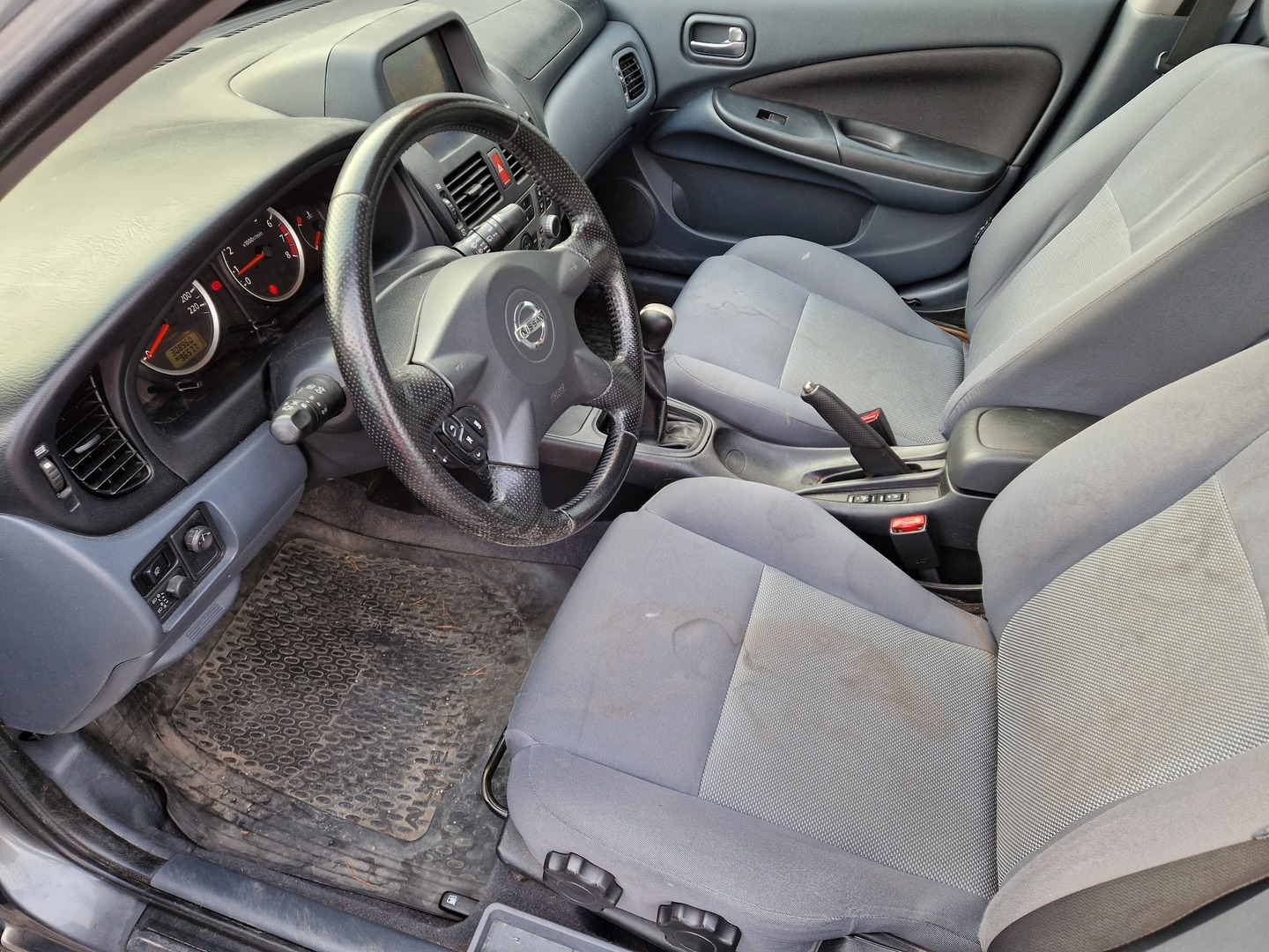 NISSAN Almera 2004