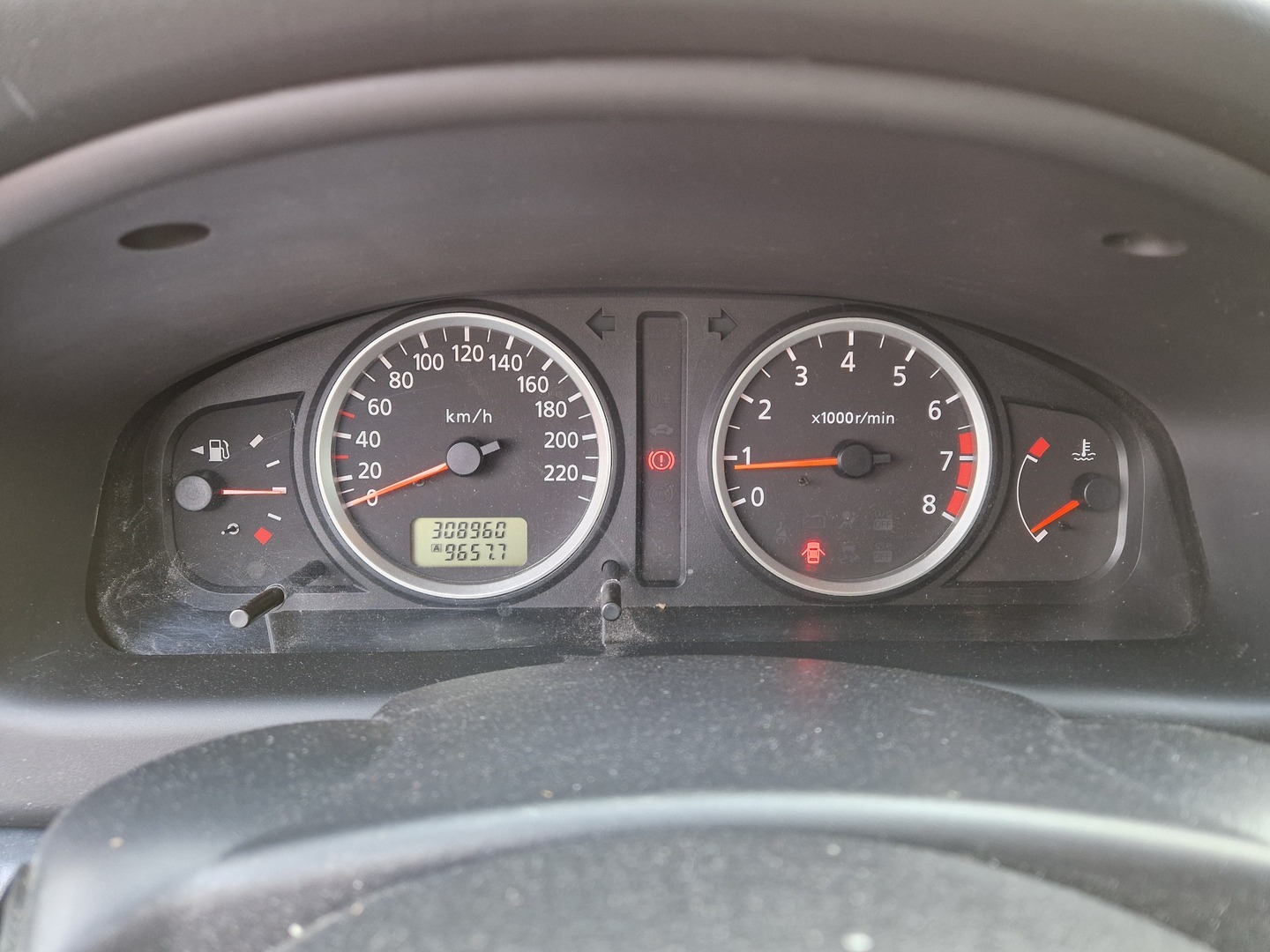 NISSAN Almera 2004