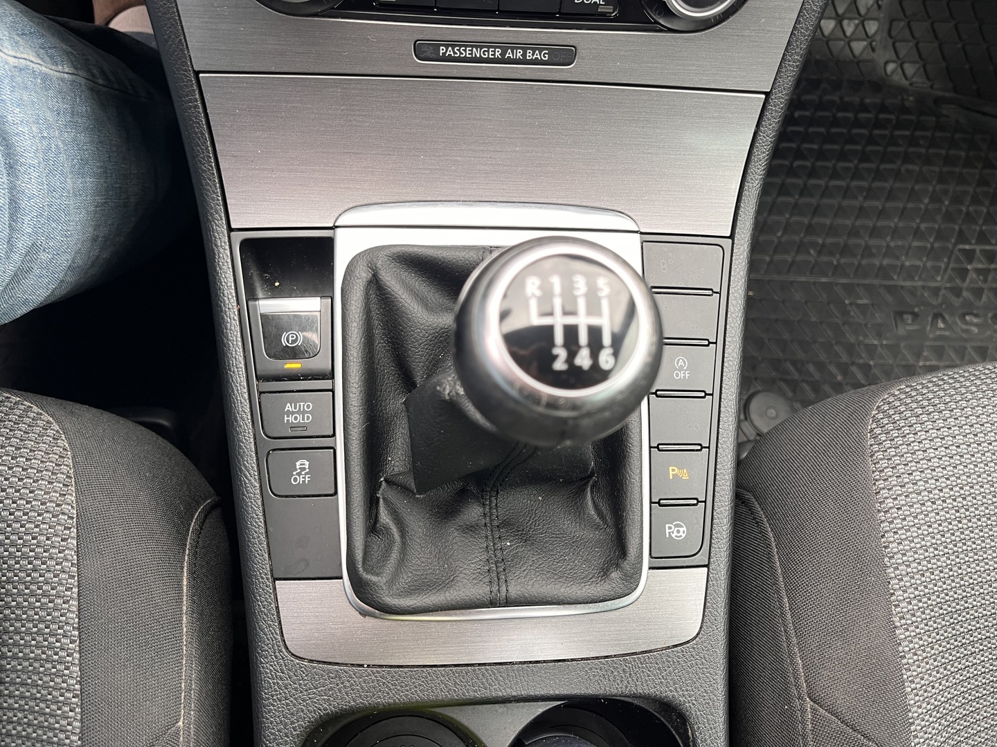 VOLKSWAGEN Passat 2011
