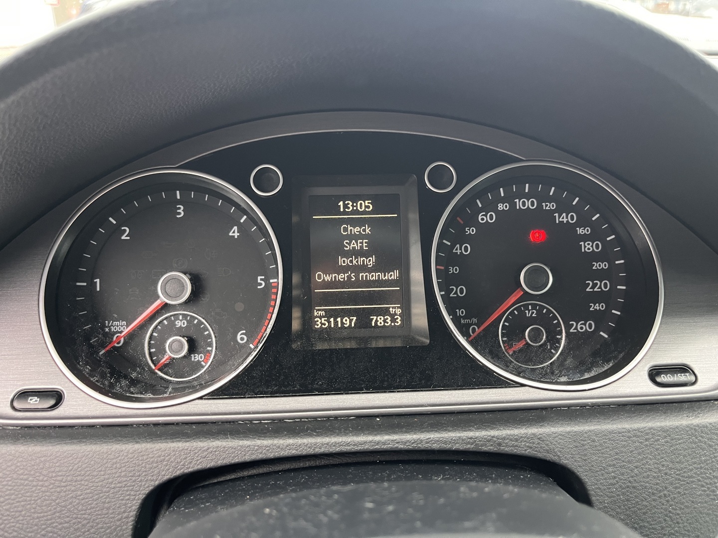 VOLKSWAGEN Passat 2011