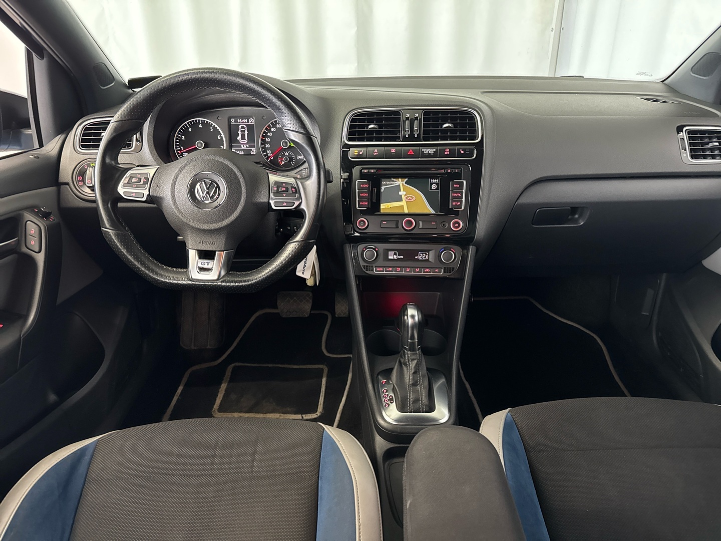VOLKSWAGEN Polo 2014