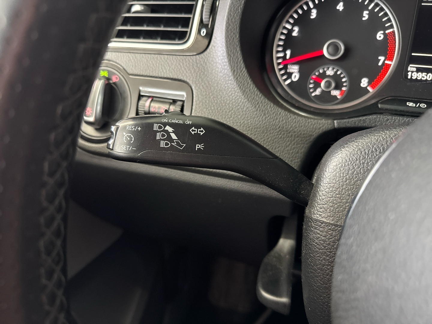 VOLKSWAGEN Polo 2014