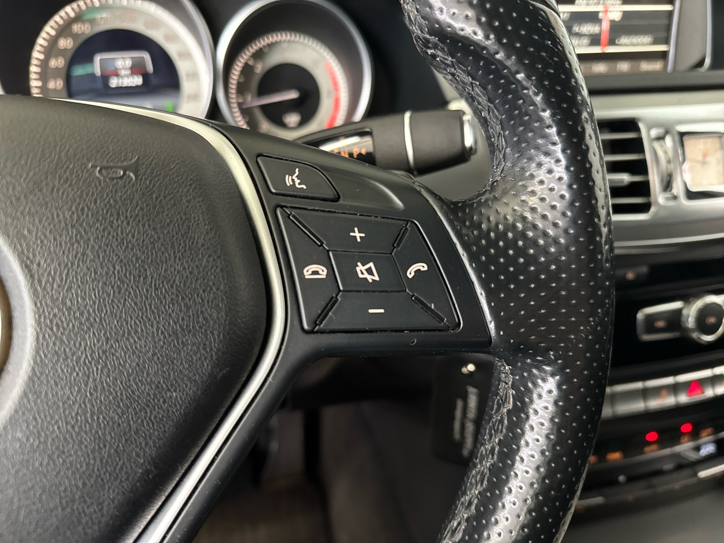 MERCEDES-BENZ E 2015