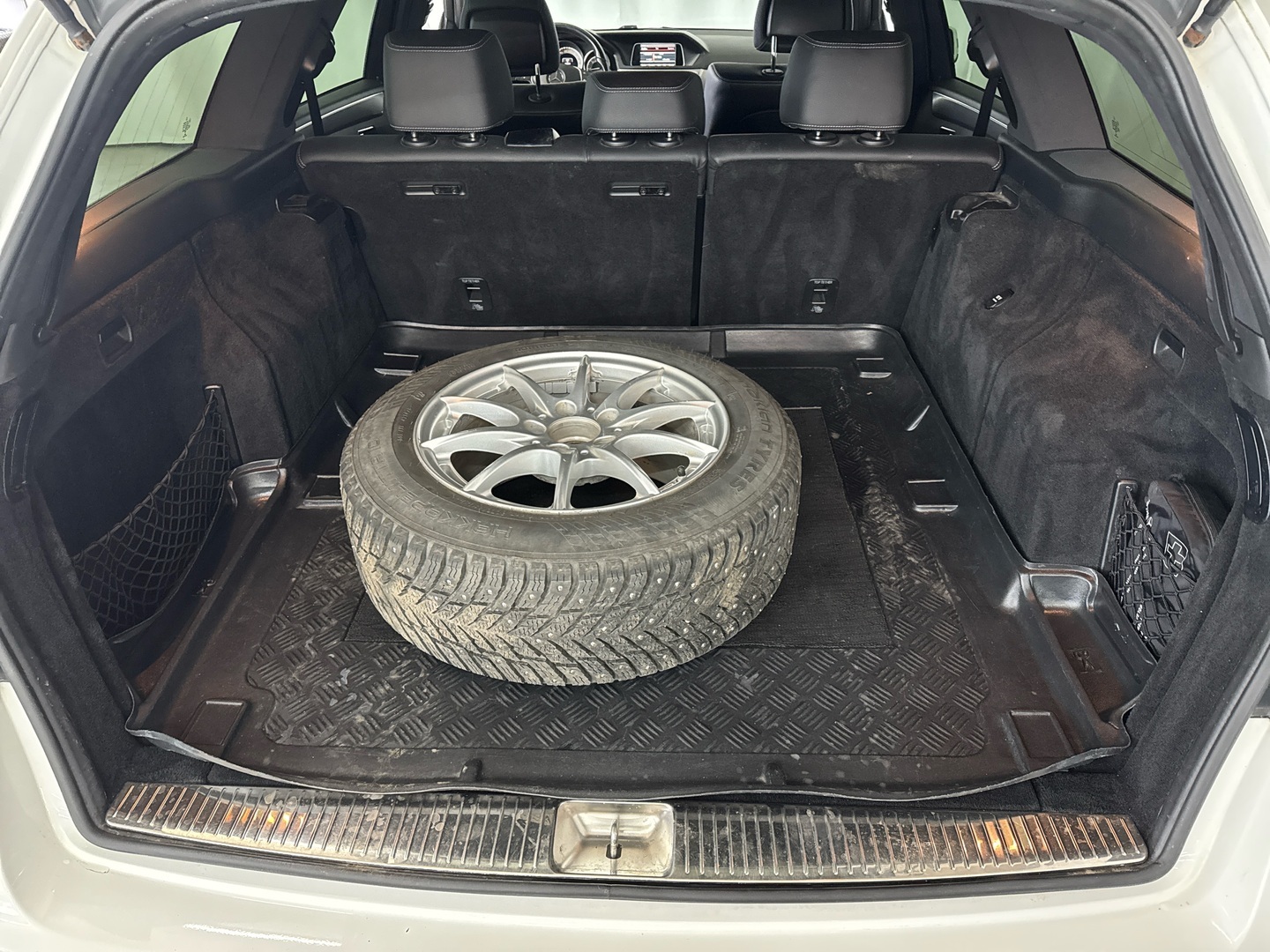 MERCEDES-BENZ E 2015