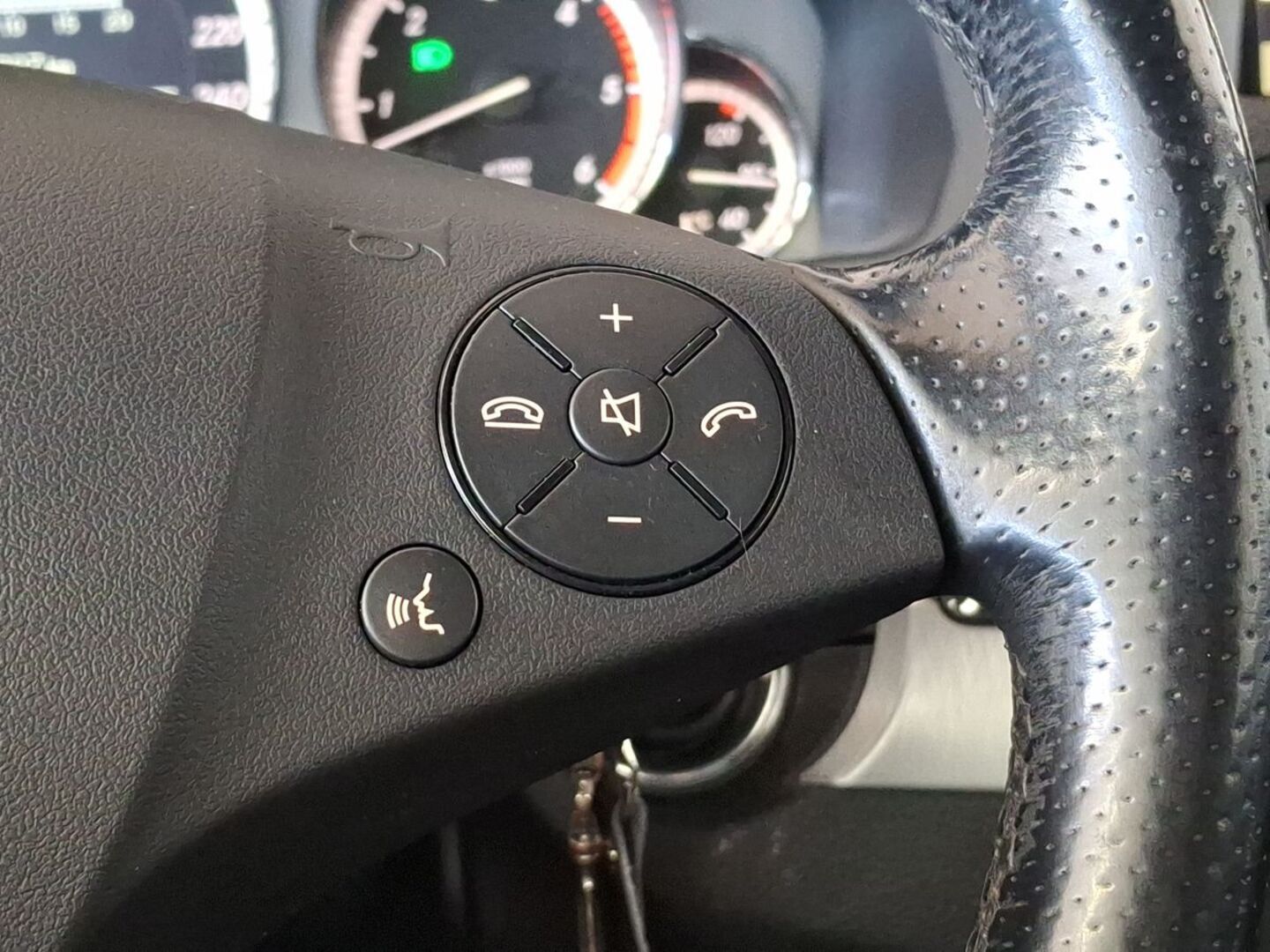 MERCEDES-BENZ E 2010