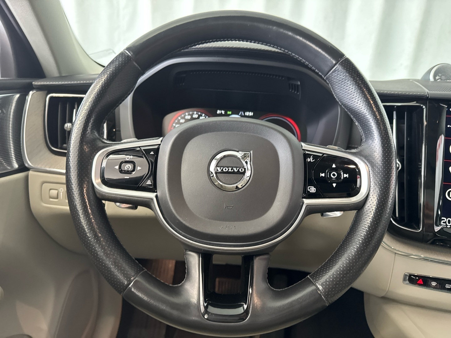 VOLVO XC60 2018