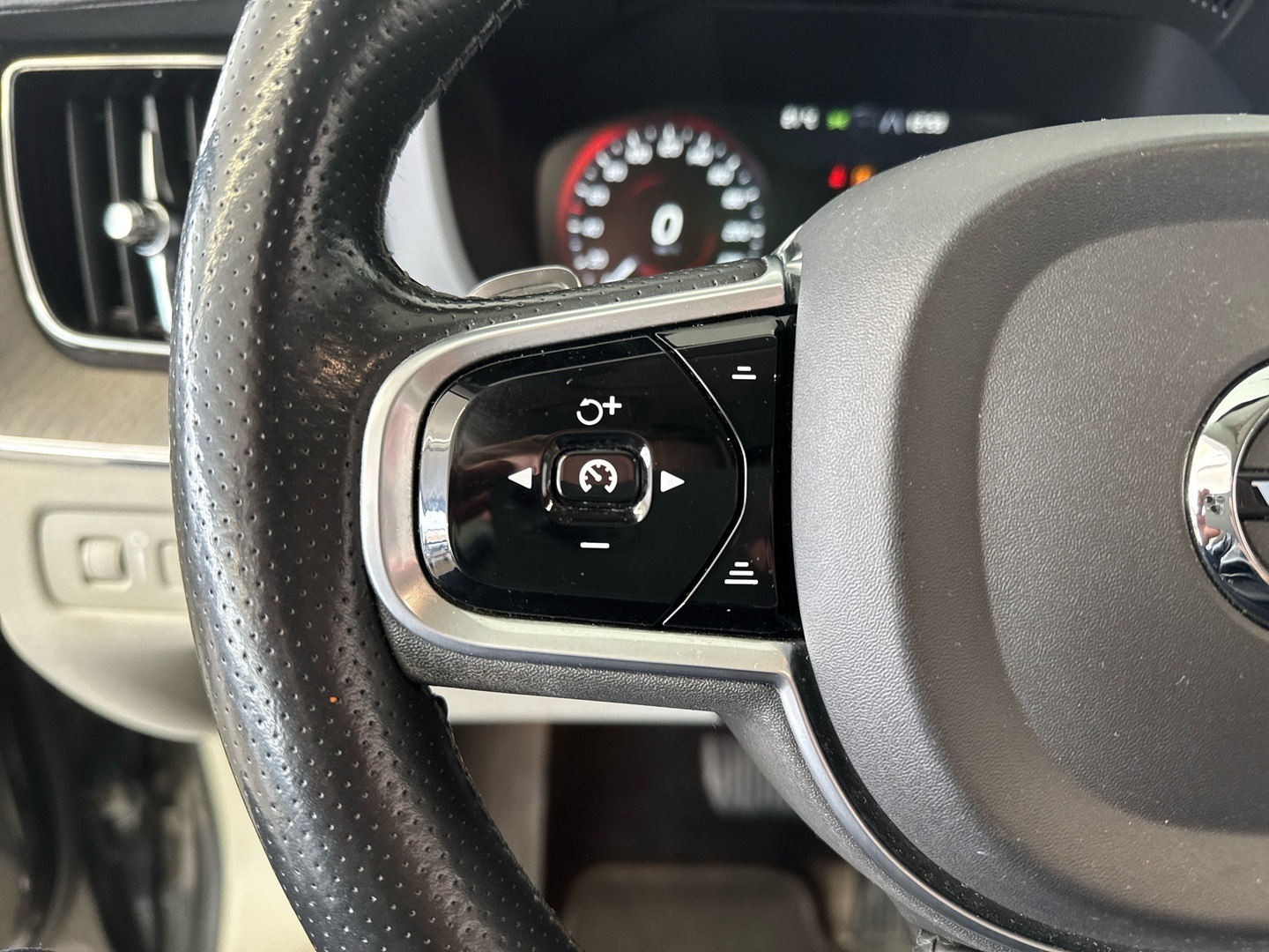 VOLVO XC60 2018