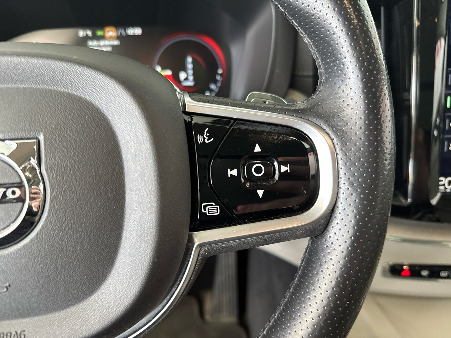 VOLVO XC60 2018