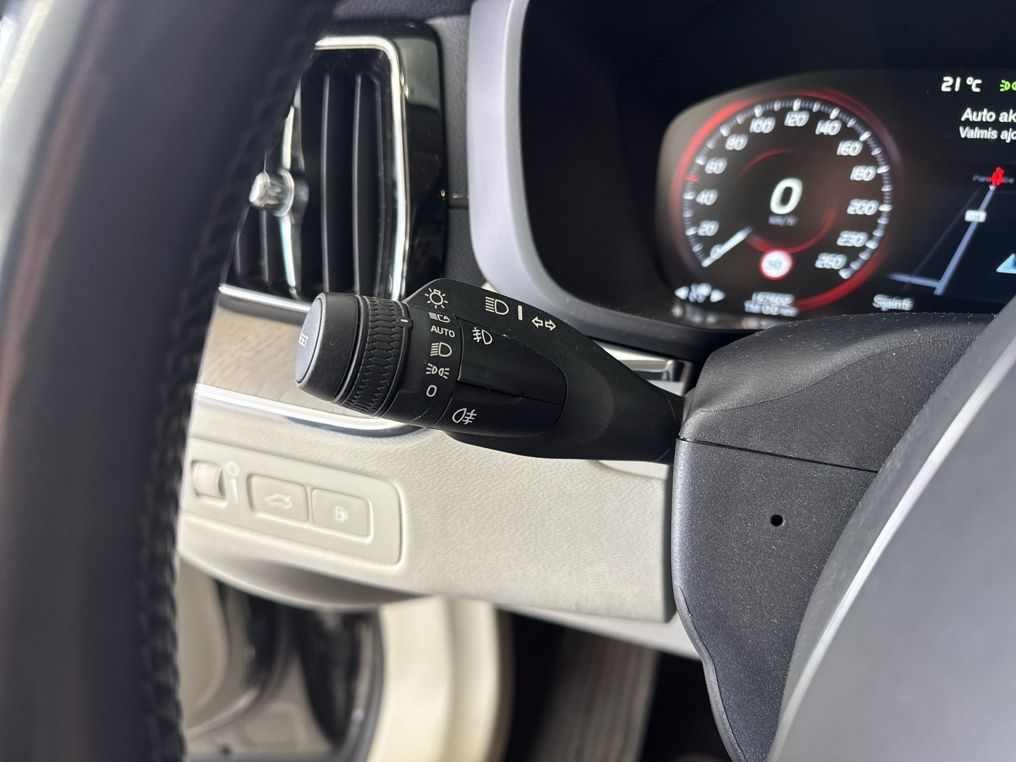 VOLVO XC60 2018