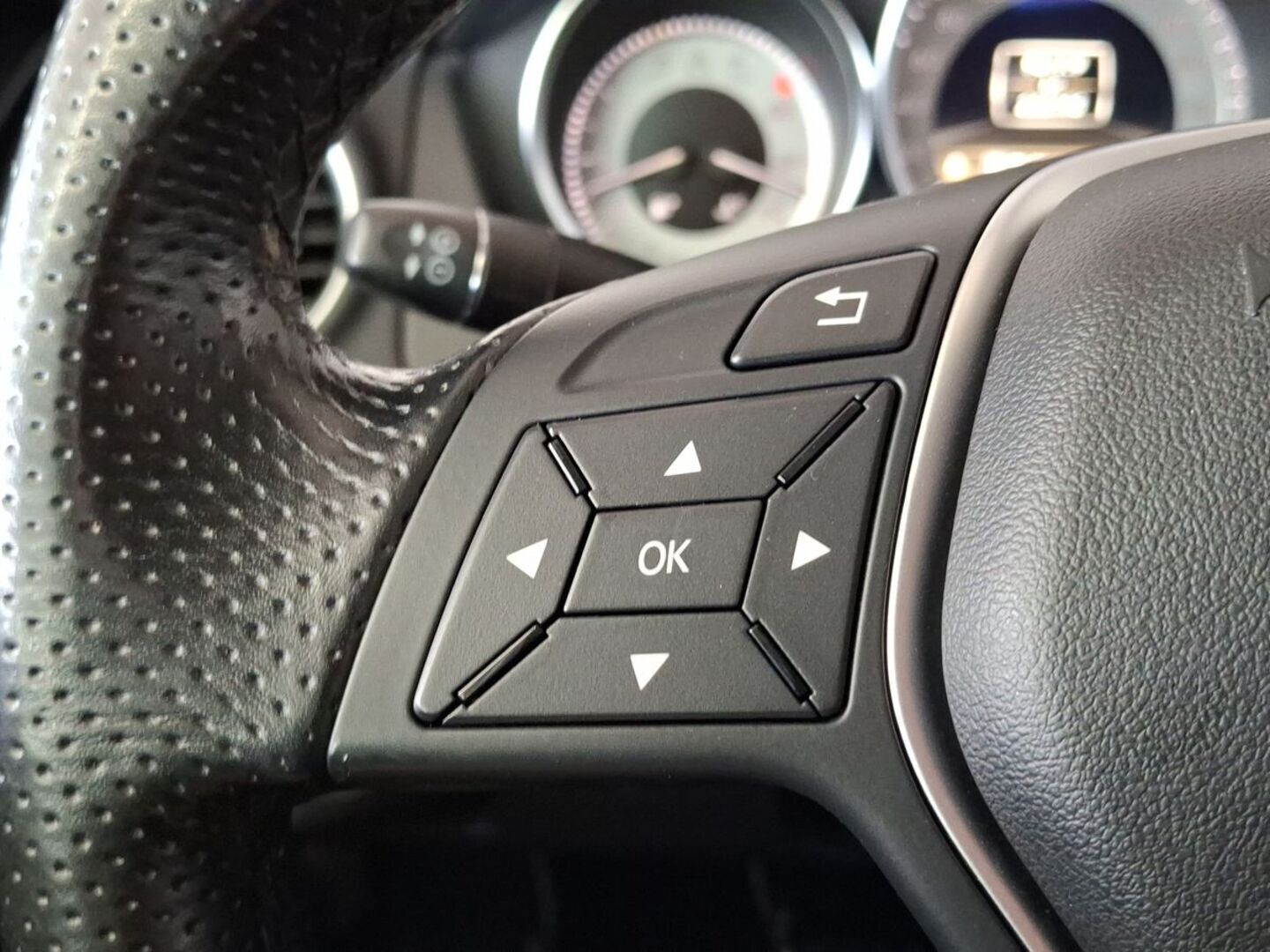 MERCEDES-BENZ C 2011