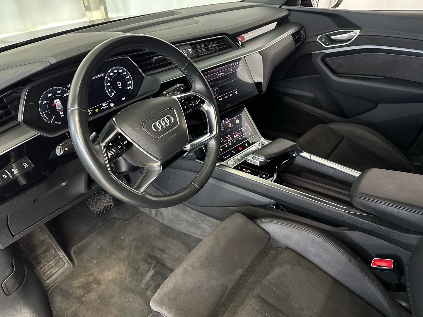 AUDI e-tron 2019