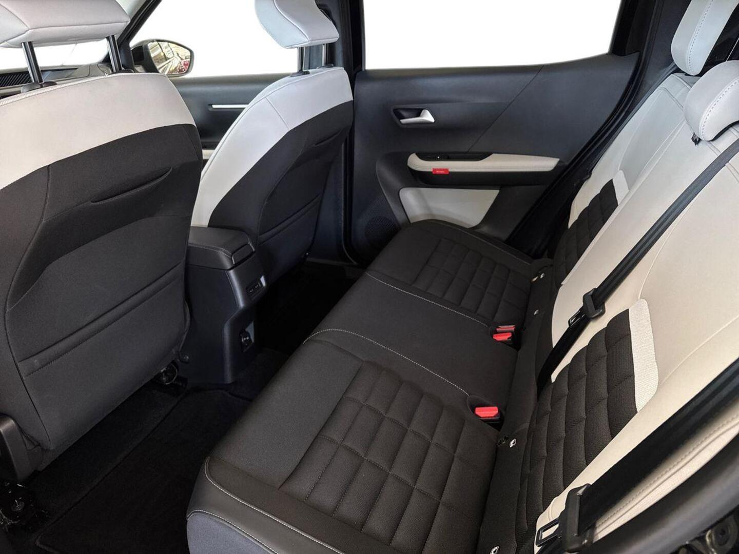 CITROEN e-C3 Aircross 10