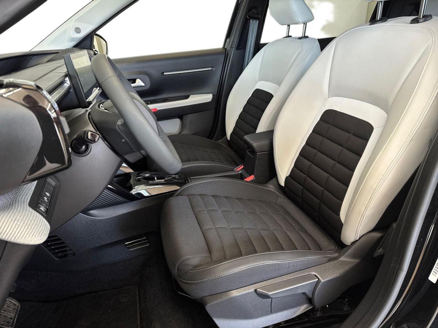 CITROEN e-C3 Aircross 9