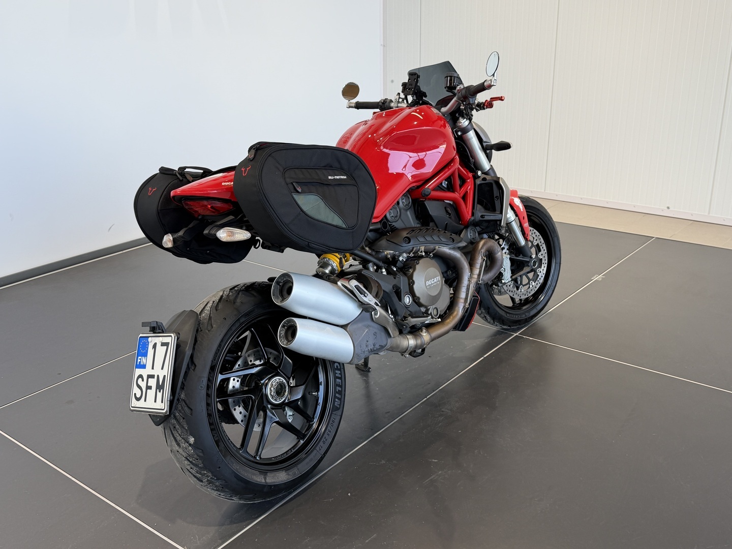 DUCATI MONSTER 2015