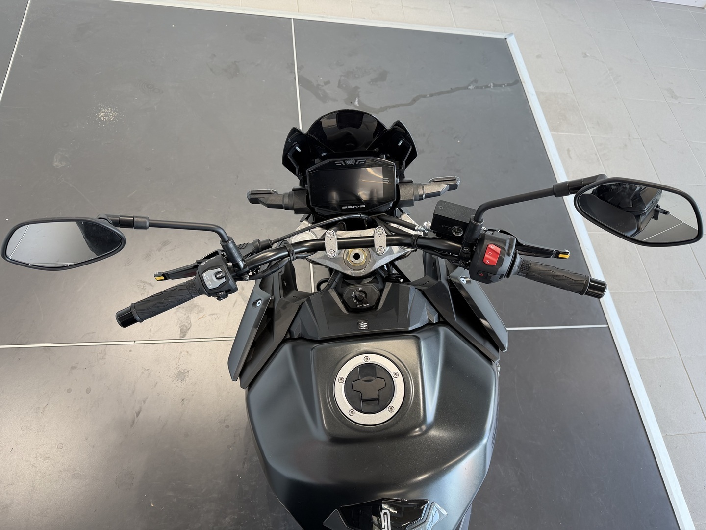 SUZUKI GSX-S 2022