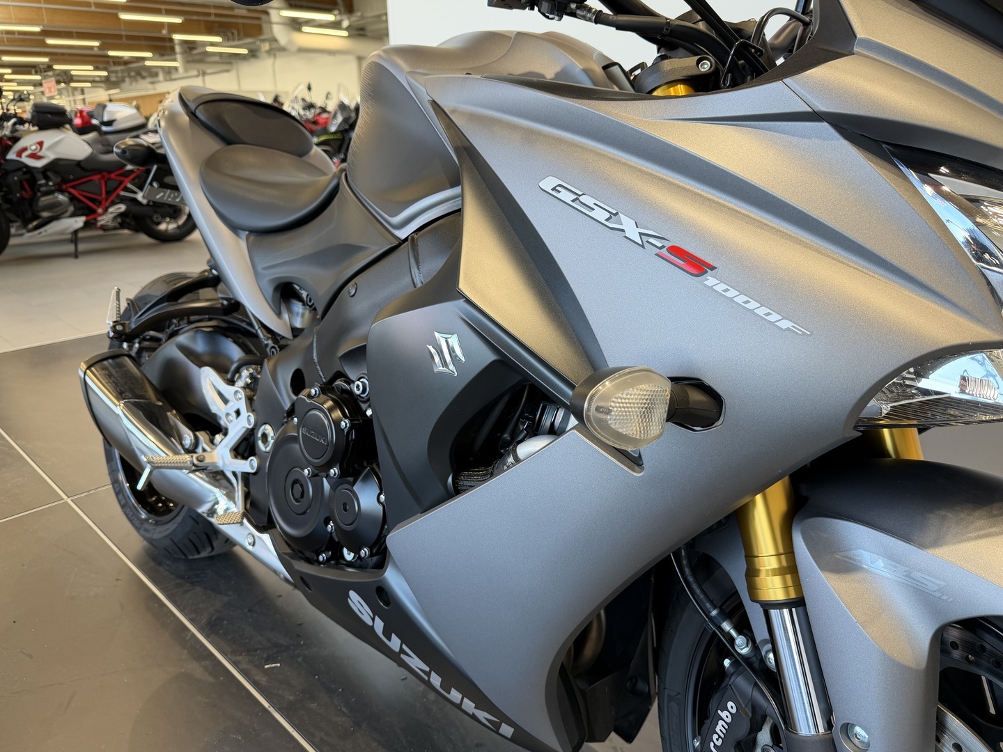 SUZUKI GSX-S 2016