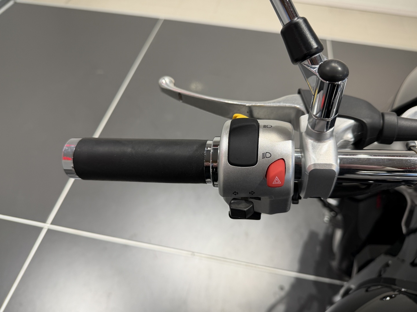 SUZUKI INTRUDER 2012