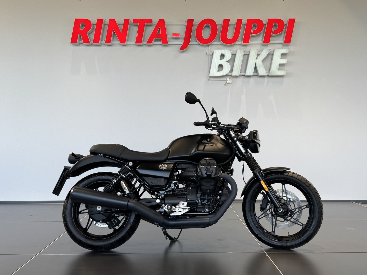 MOTO GUZZI V7 2023