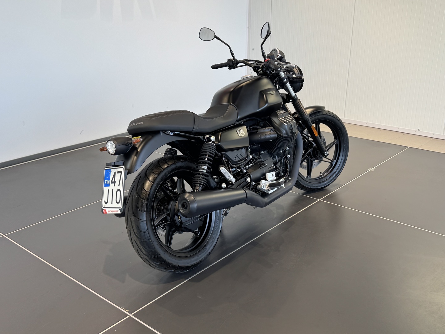 MOTO GUZZI V7 2023