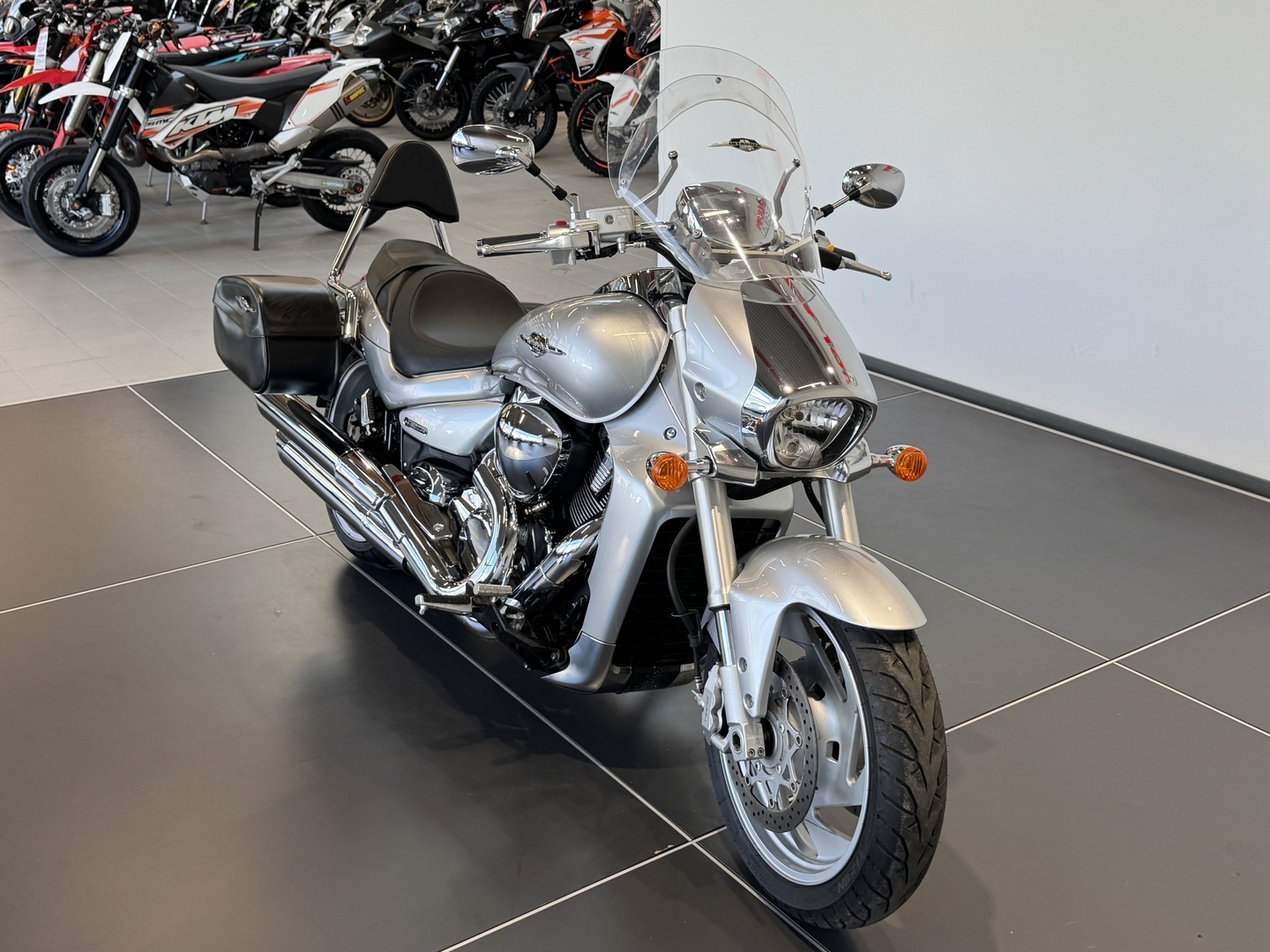 SUZUKI INTRUDER 2010