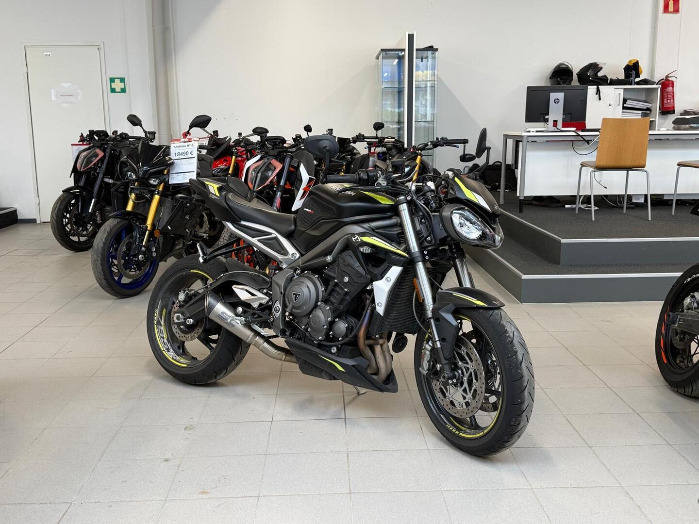 TRIUMPH STREET TRIPLE 2022