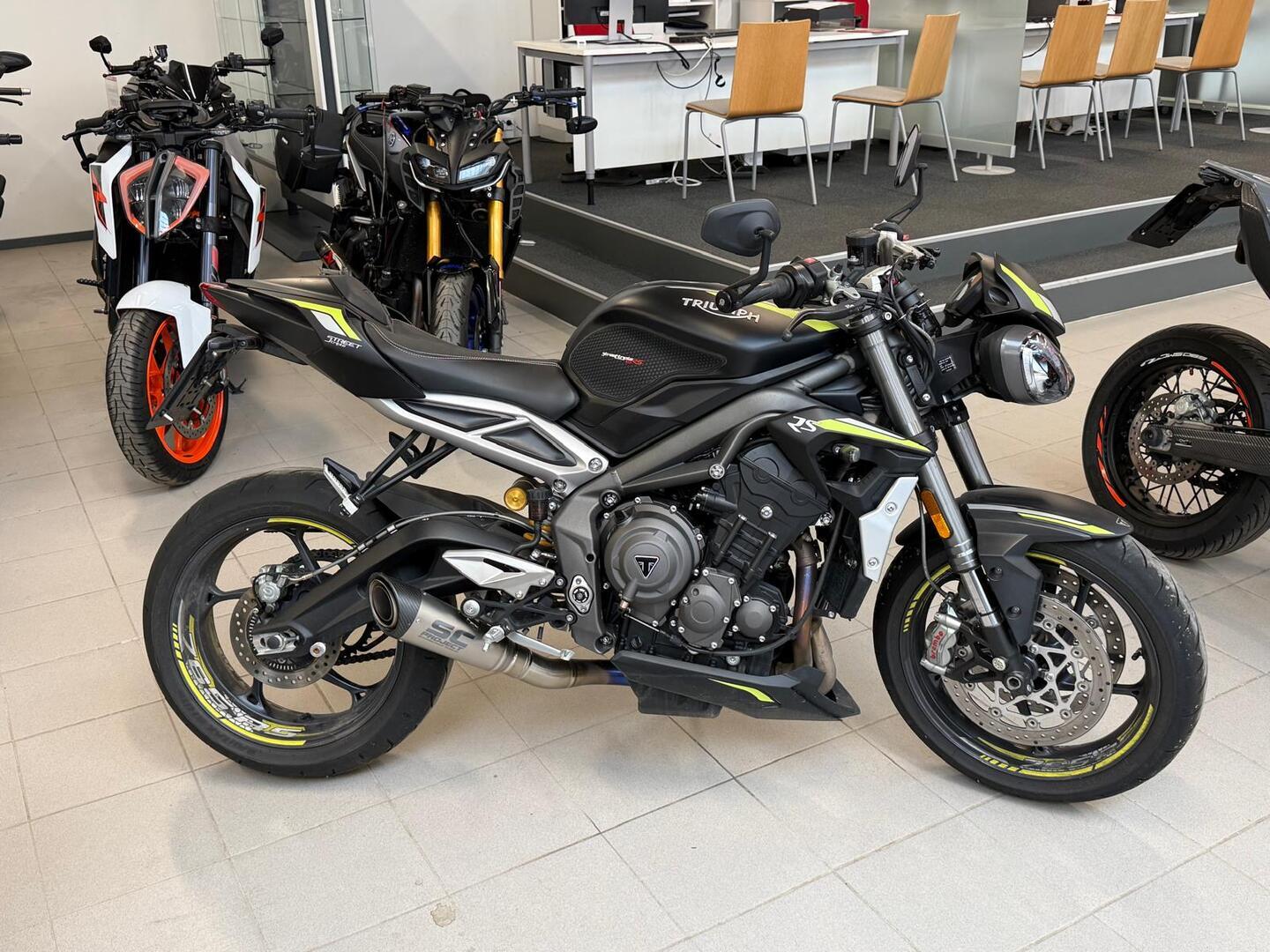 TRIUMPH STREET TRIPLE 2022