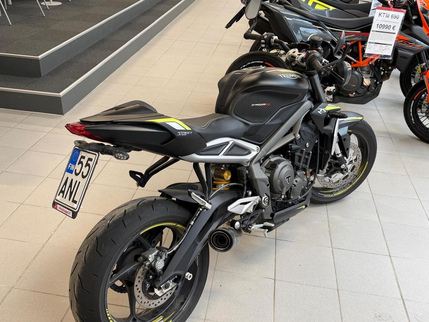TRIUMPH STREET TRIPLE 2022
