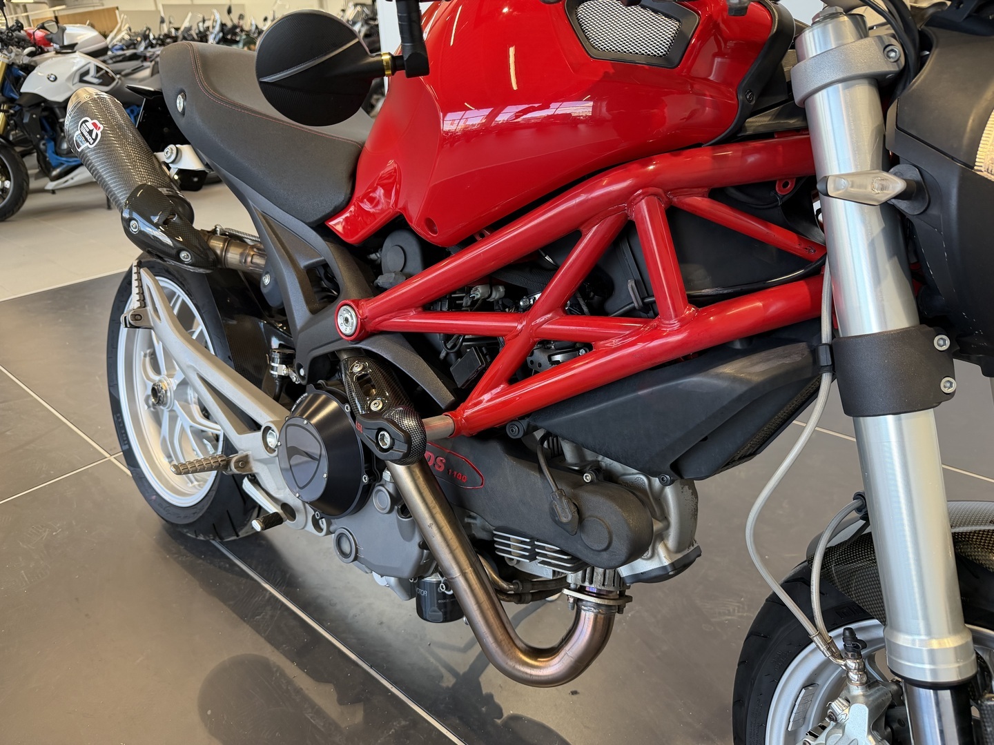 DUCATI MONSTER 2011