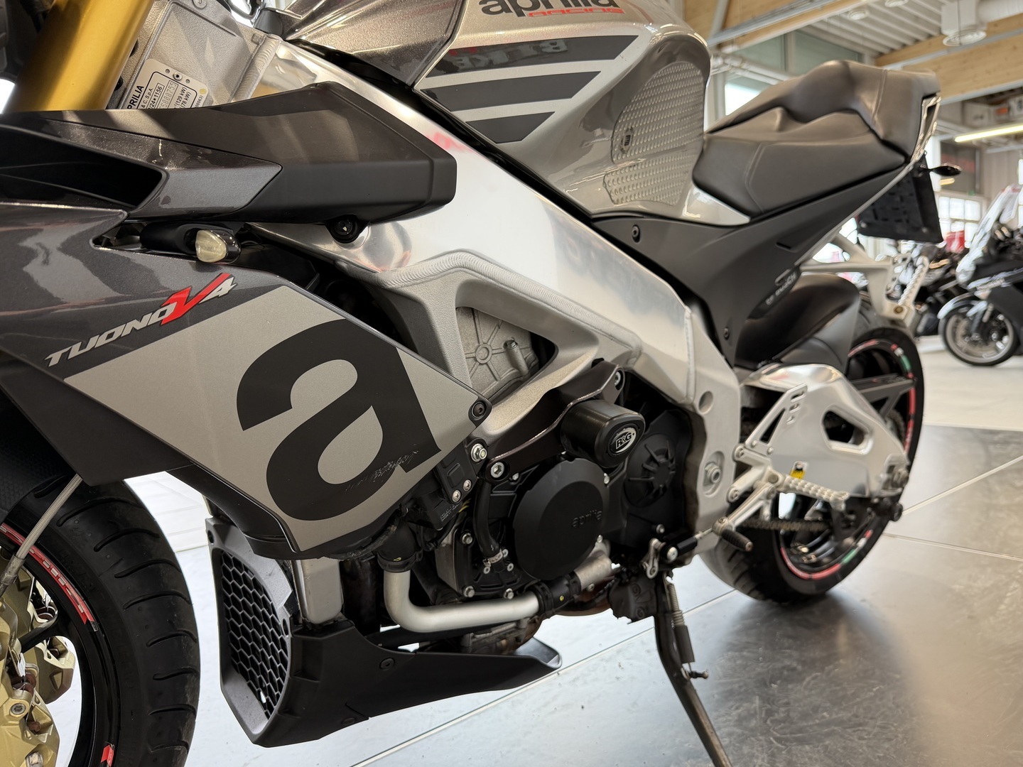 APRILIA TUONO 2016