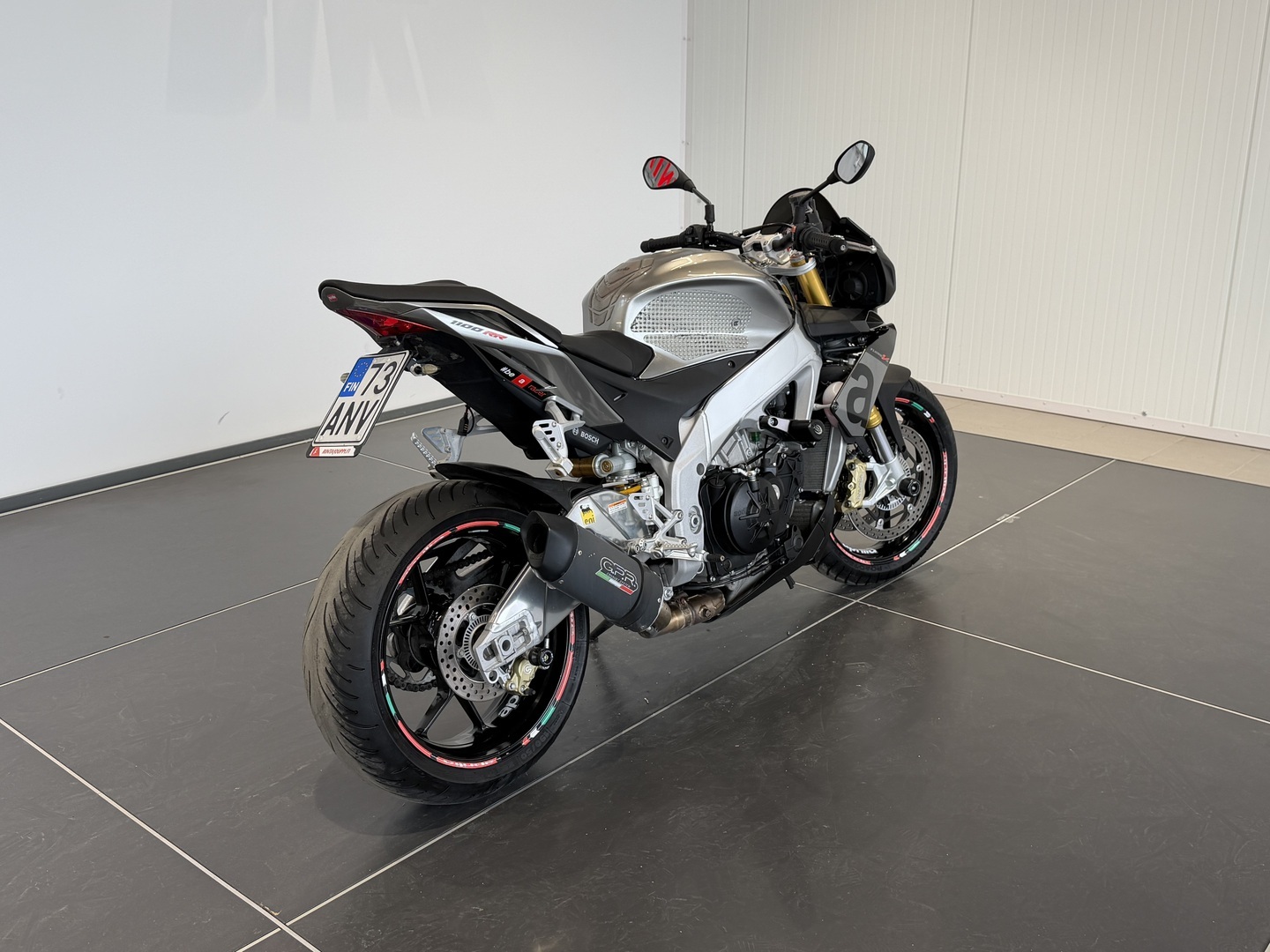 APRILIA TUONO 2016