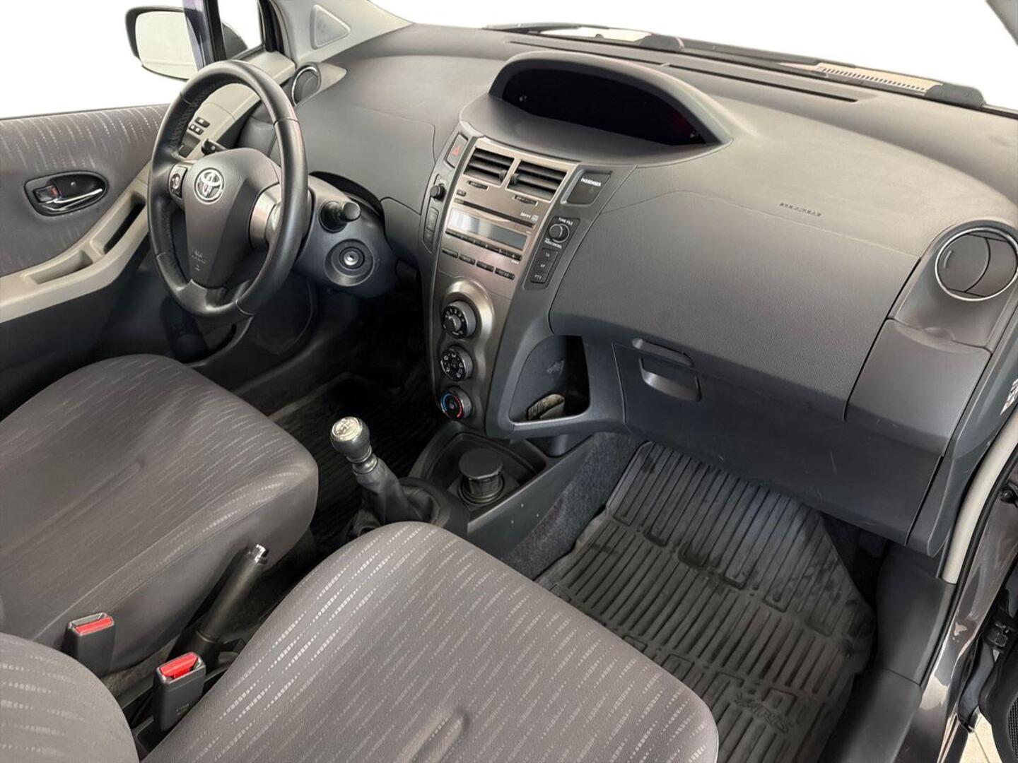 TOYOTA Yaris 2009